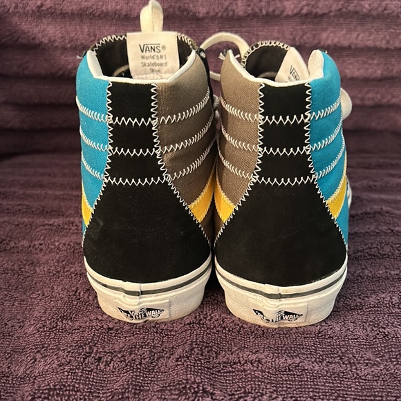 VANS - Picture 5 of 7